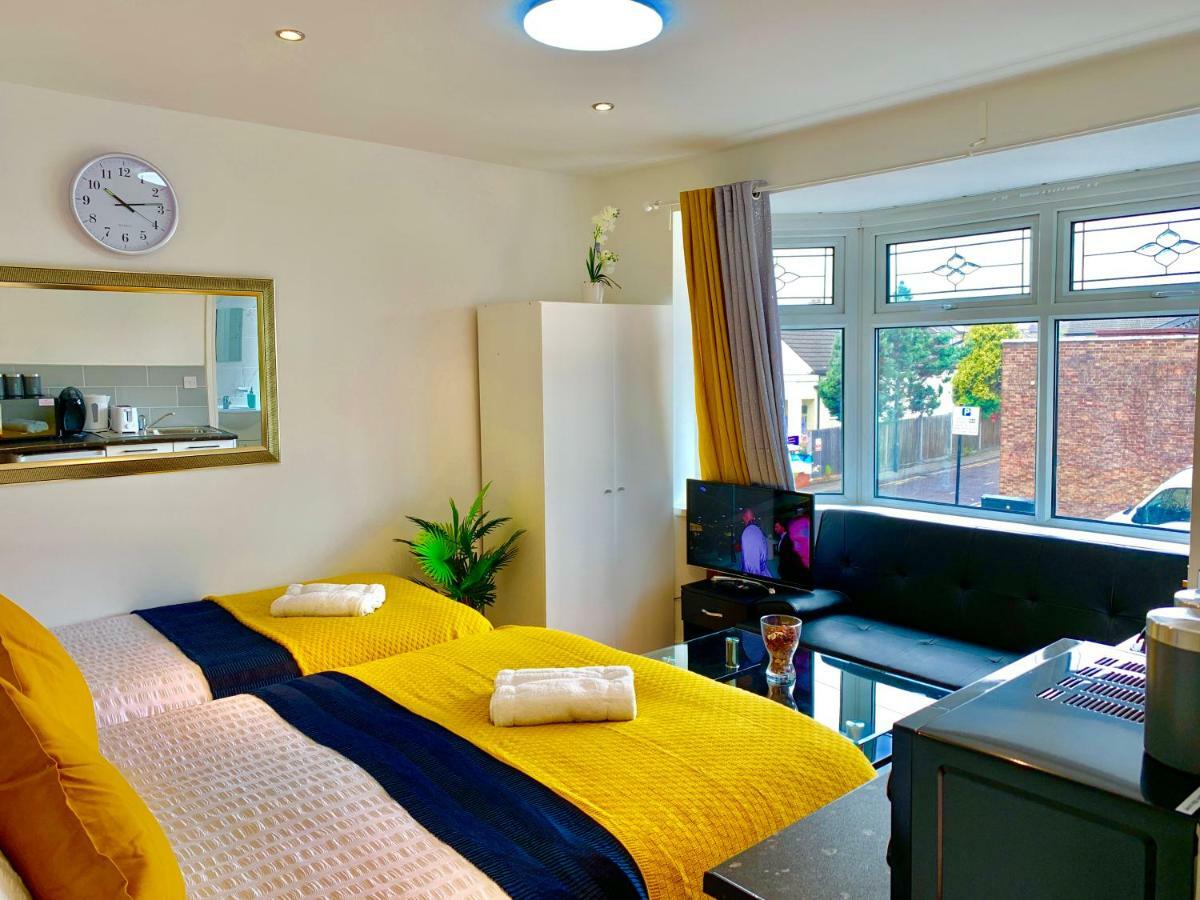 London Studio Apartments, Private Bathrooms And Parking Ilford Luaran gambar